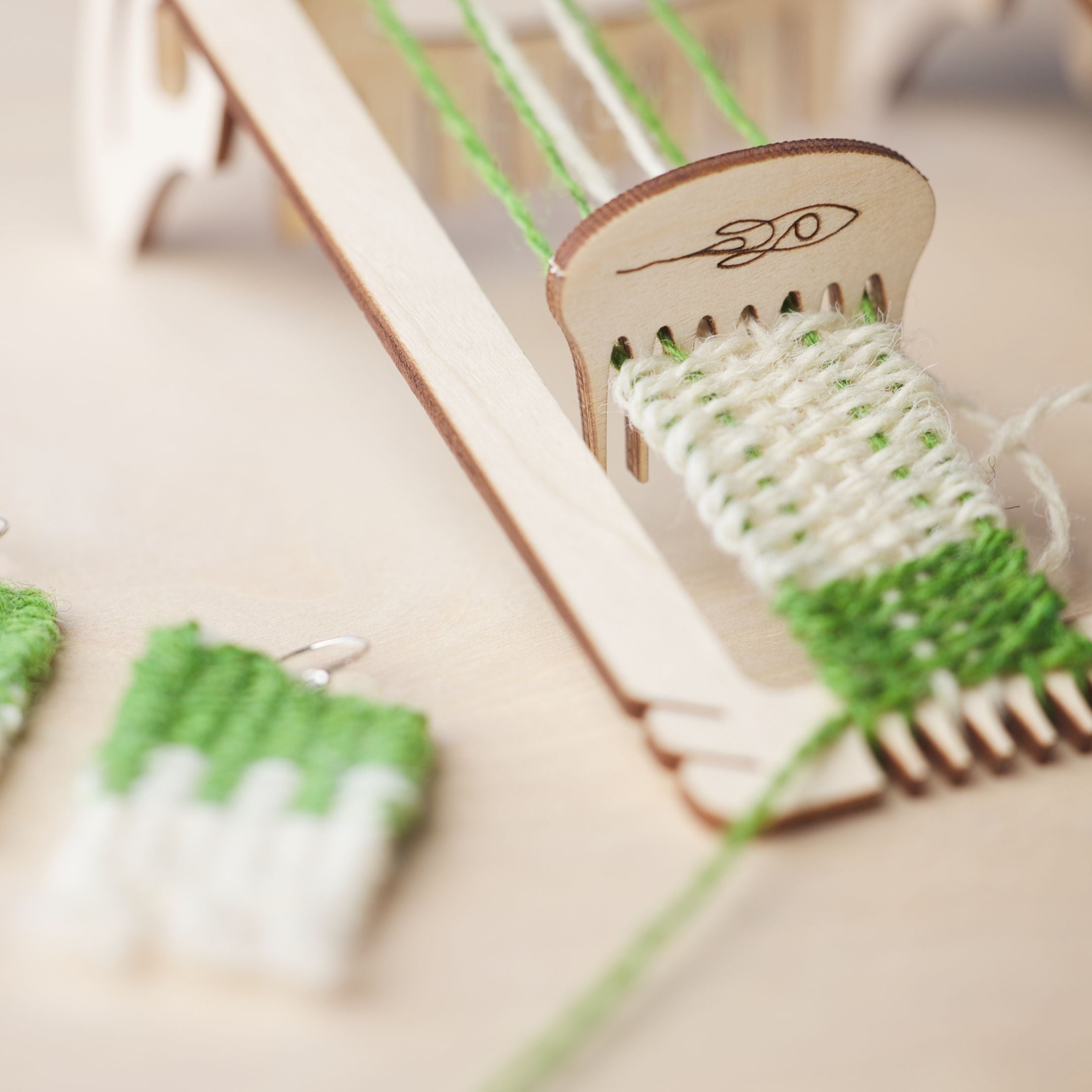 Mini loom kits featuring Galway wool