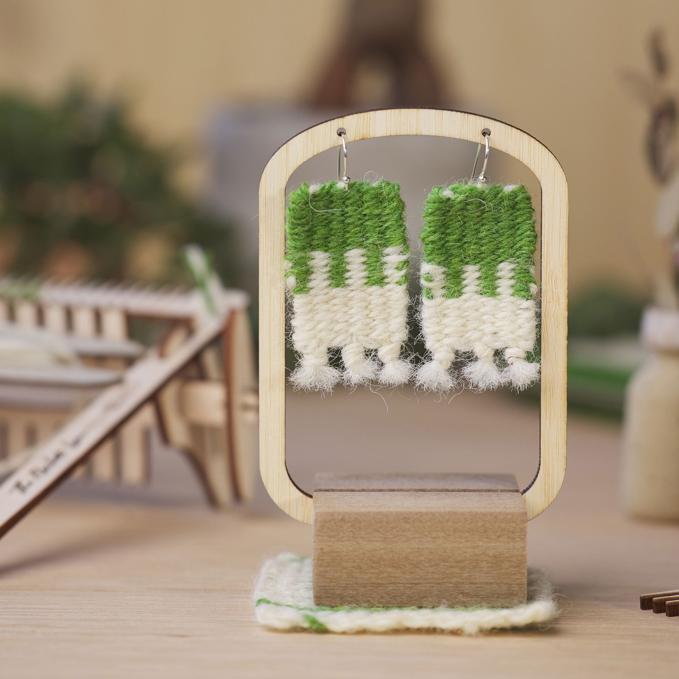 Mini loom kits featuring Galway wool